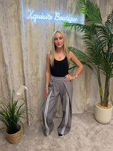 Load image into Gallery viewer, Daisy Pants