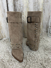 Load image into Gallery viewer, Cora Cowboy Boots Beige
