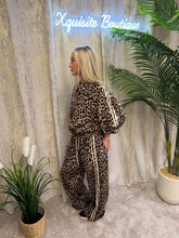 Load image into Gallery viewer, Yasmin Set Animal Print
