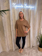 Load image into Gallery viewer, Amy T-shirt Taupe
