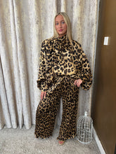 Load image into Gallery viewer, Faye Set Animal Print
