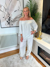 Load image into Gallery viewer, Phoebe Set Cream
