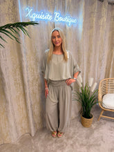 Load image into Gallery viewer, Evie Set Beige
