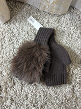 Load image into Gallery viewer, XB Gloves Brown
