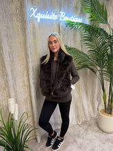 Load image into Gallery viewer, Ivy Gilet
