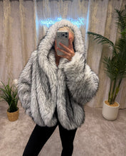 Load image into Gallery viewer, Raven Coat White
