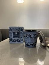 Load image into Gallery viewer, Heritage candle black leather &amp; oud

