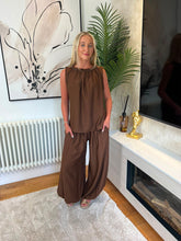 Load image into Gallery viewer, Samantha Studded Set Brown
