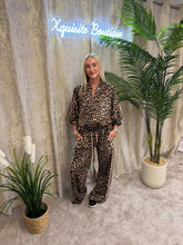 Load image into Gallery viewer, Yasmin Set Animal Print
