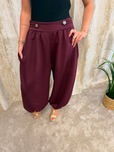 Load image into Gallery viewer, Jessica Joggers Burgundy
