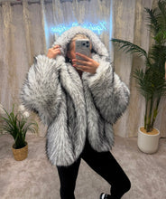 Load image into Gallery viewer, Raven Coat White
