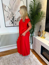 Load image into Gallery viewer, Samantha Studded Set Red
