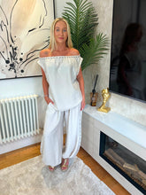 Load image into Gallery viewer, Samantha Studded Set Cream
