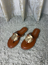 Load image into Gallery viewer, Lucy Sandals Tan
