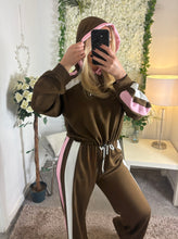 Load image into Gallery viewer, Ivy Stripe Set Brown
