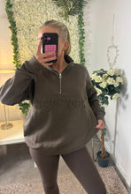 Load image into Gallery viewer, New York 1/4 Zip Brown
