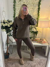 Load image into Gallery viewer, New York 1/4 Zip Brown
