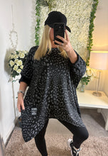 Load image into Gallery viewer, Hallie Sweatshirt Black
