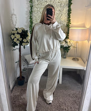 Load image into Gallery viewer, Ivy Stripe Set Cream
