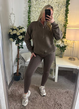 Load image into Gallery viewer, Santa Monica 1/4 Zip Jumper Brown
