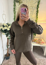 Load image into Gallery viewer, New York 1/4 Zip Brown
