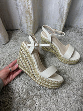 Load image into Gallery viewer, Natalie Summer Wedges Cream
