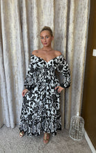 Load image into Gallery viewer, Sofia Dress Black
