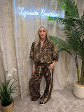 Load image into Gallery viewer, Yasmin Set Animal Print
