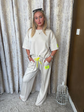 Load image into Gallery viewer, Tessa Set Cream
