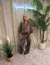 Load image into Gallery viewer, Yasmin Set Animal Print
