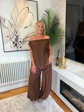 Load image into Gallery viewer, Samantha Studded Set Brown
