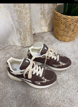 Load image into Gallery viewer, Willow Trainers
