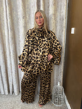 Load image into Gallery viewer, Faye Set Animal Print
